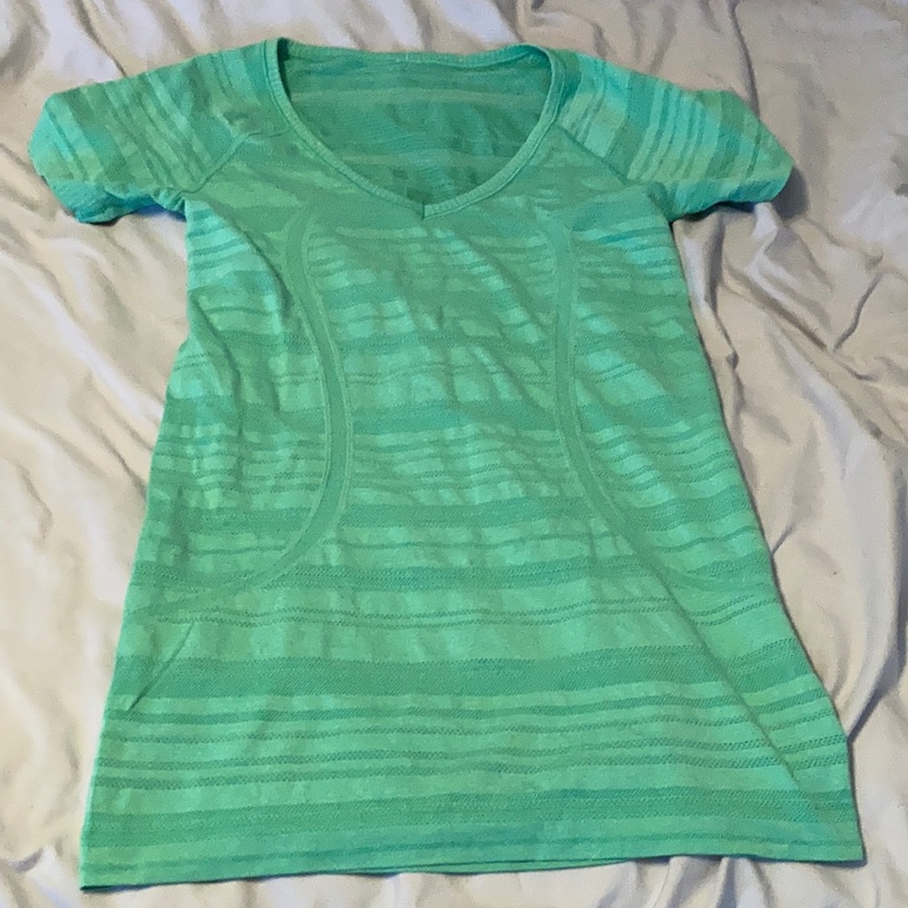 GUC lulu lemon tee